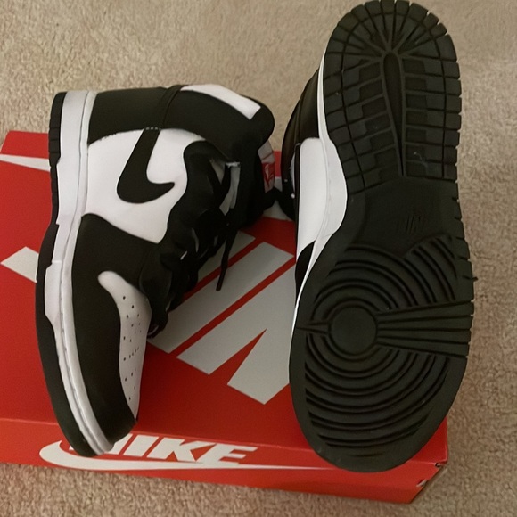 Nike dunks high top size 8 women’s black and white - Picture 3 of 4
